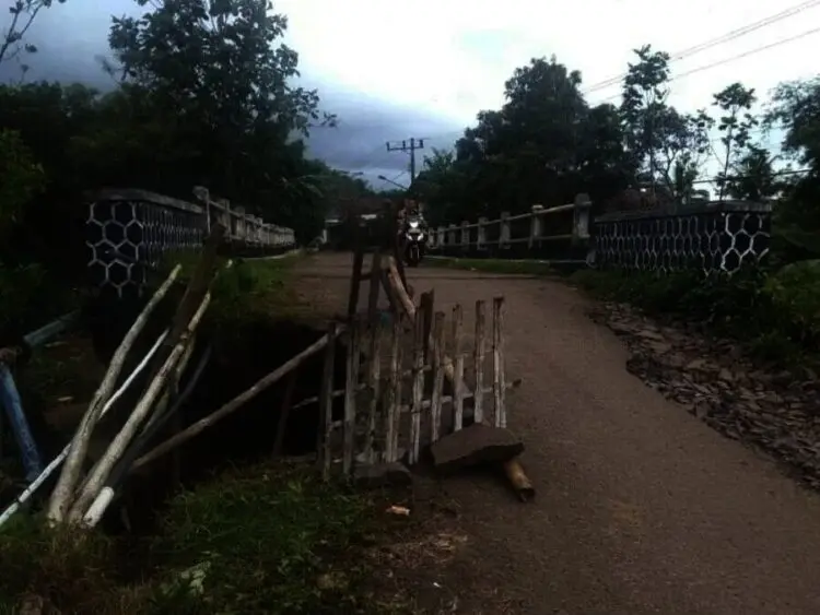 Jembatan Noong Tergerus Longsor, Warga Minta Segera Diperbaiki