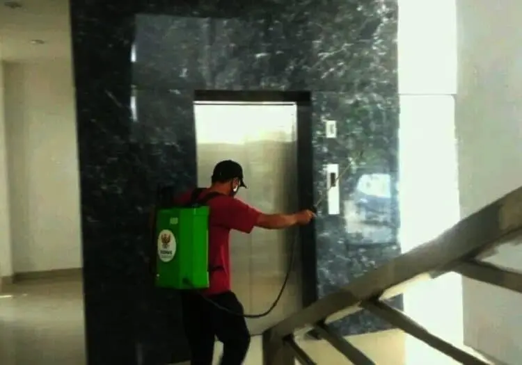 Gedung Pelayanan Keagamaan Kota Tangsel Disemprot Disinfektan