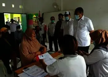 Wakil Walikota Tangsel Benyamin Davnie Salurkan Bantuan Sosial Tunai