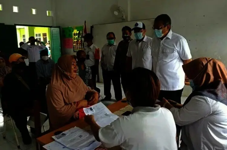 Wakil Walikota Tangsel Benyamin Davnie Salurkan Bantuan Sosial Tunai