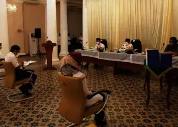 Serahkan DPA Tahun 2021,  Wahidin Minta Proses Lelang Dipercepat