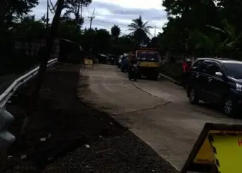 Kontraktor Jalan Kaduagung Harus Bongkar Jalan Meski Baru Diperbaiki