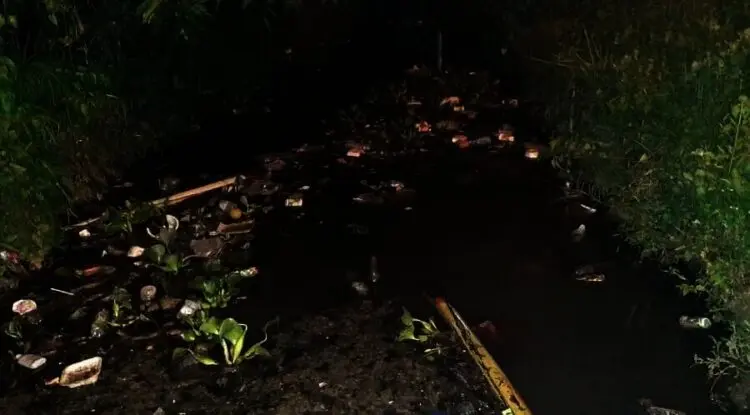 Warga Kampung Jati Baru Keluhkan Penumpukan Sampah Saluran Irigasi