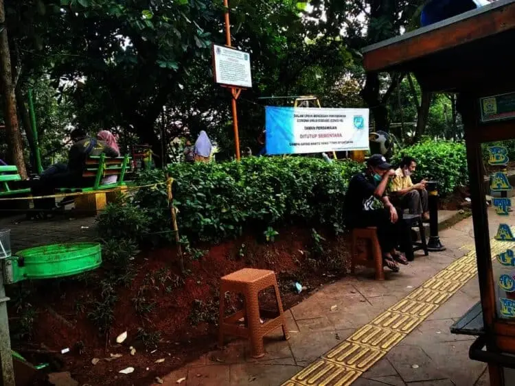 Abaikan PPKM, Pengunjung Terobos Taman Perdamaian