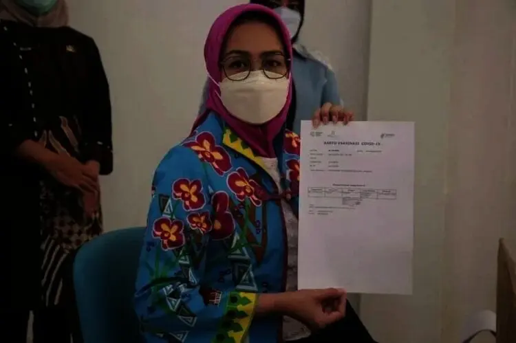 Airin Jalani Vaksin Tahap Kedua di RSU Kota Tangsel