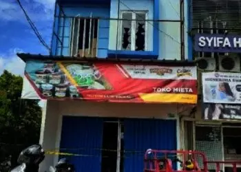 Toko Bahan Baku Kue Tiga Lantai di Pamulang Terbakar