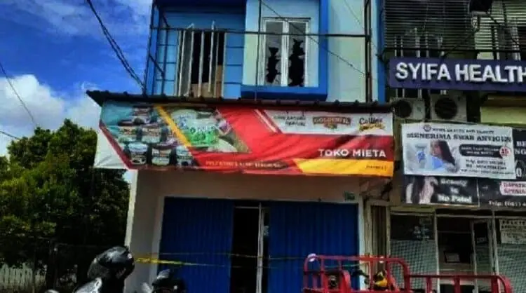 Toko Bahan Baku Kue Tiga Lantai di Pamulang Terbakar