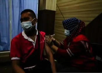Vaksinasi Tenaga Kesehatan di Kota Tangerang.