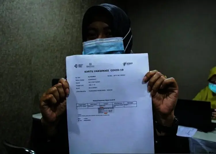 Vaksinasi Tenaga Kesehatan di Kota Tangerang.