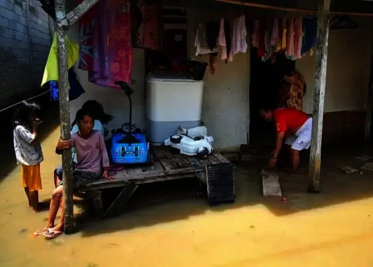 Pemukiman Warga Tergenang Banjir di Kresek