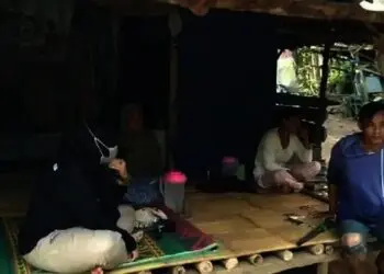 Kasihan, Mak Heni Tinggal di Rumah Tak Layak