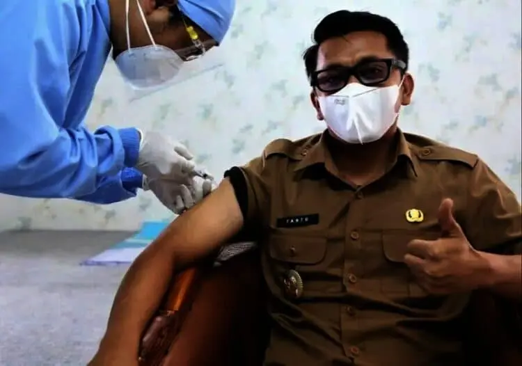 Disuntik Vaksin Tahap Kedua, Wabup Tanto Minta Masyarakat Tak Takut