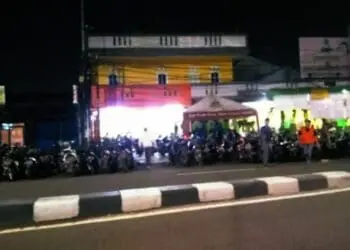 Pengendara Mobil Diintimasi Sejumlah Tukang Parkir