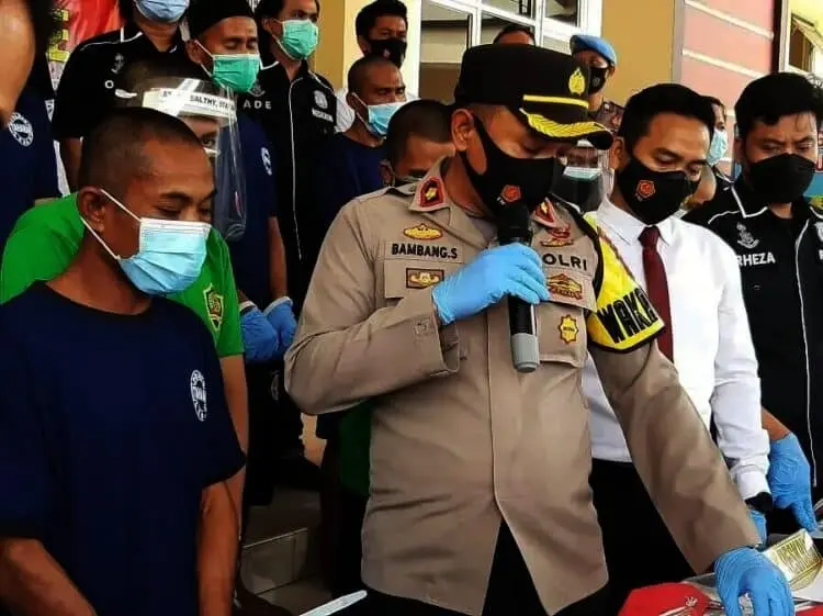Di Bawah Ancaman, Anak Tiri Dicabuli