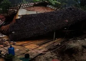 Diterjang Angin, Satu Rumah Roboh di Kabupaten Tangerang