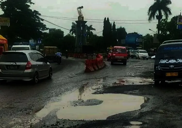 Jalan Soekarno-Hatta Rangkasbitung Rusak Parah