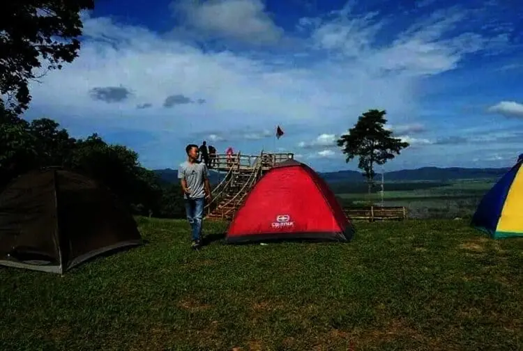 Wisatawan Pilih Puncak Cibaja dan Pilar Untuk Berkemah