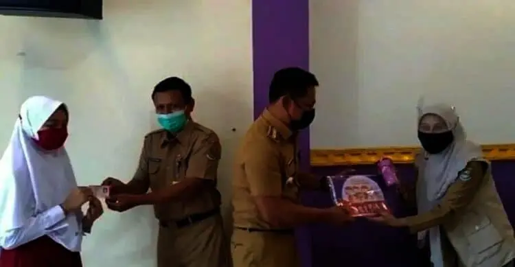 Disdukcapil Kabupaten Tangerang Serahkan 1.172 KIA