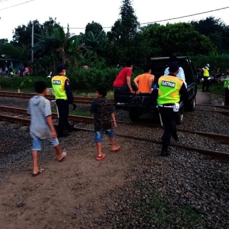 3 Orang Tewas Tertabrak KRL, Palang Pintu Kereta Api Diminta Dibangun