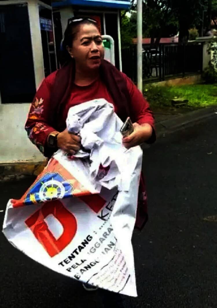 Dipasang Pol PP Tangerang Selatan, Pengusaha Copot Segel Parkir