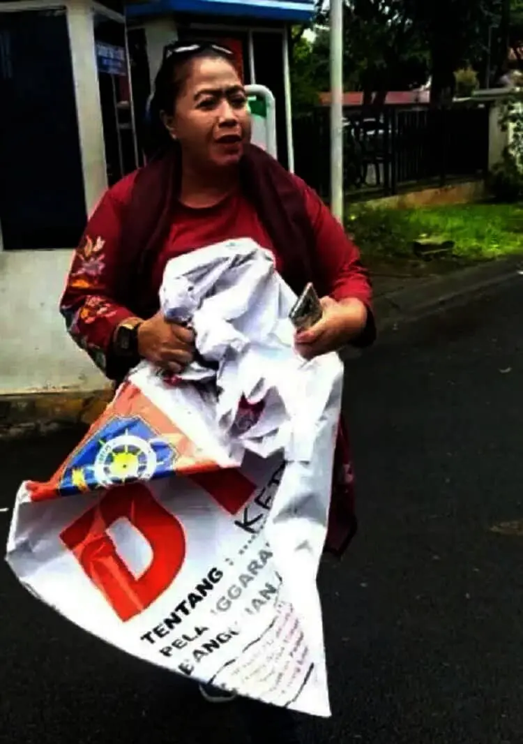 Dipasang Pol PP Tangerang Selatan, Pengusaha Copot Segel Parkir