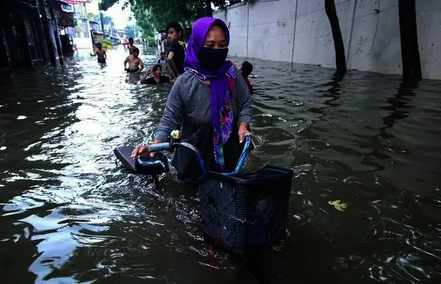 Drainase Buruk, 34 Wilayah di Kota Tangerang Tergenang Banjir Drainase Buruk, 34 Wilayah di Kota Tangerang Tergenang Banjir