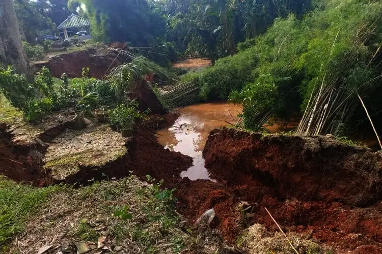 Longsor Kepung Kawasan Perumahan Elit BSD Serpong