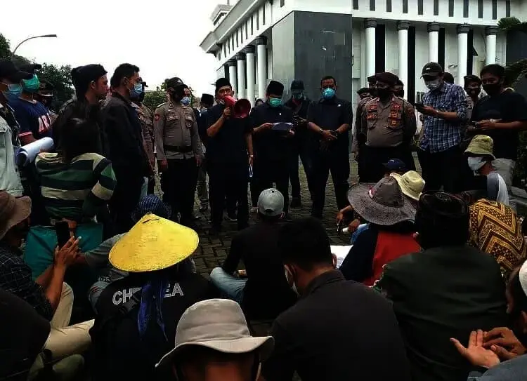 Gelar Unjuk Rasa, Warga Laporkan Dugaan Penyerobotan Lahan
