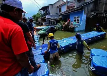 Jembatan Apung di Periuk Damai