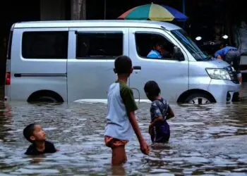 Banjir di Flyover Cibodas.