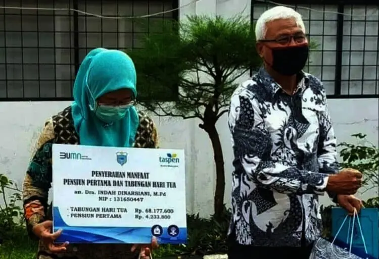 Dua Pejabat Pesiun di Lingkungan Setda Pandeglang Diberi THT