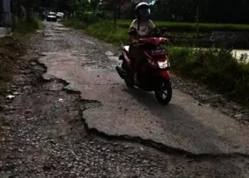 Jalan Rusak Bikin Muak, Bertahun – tahun Tak Kunjung Diperbaiki