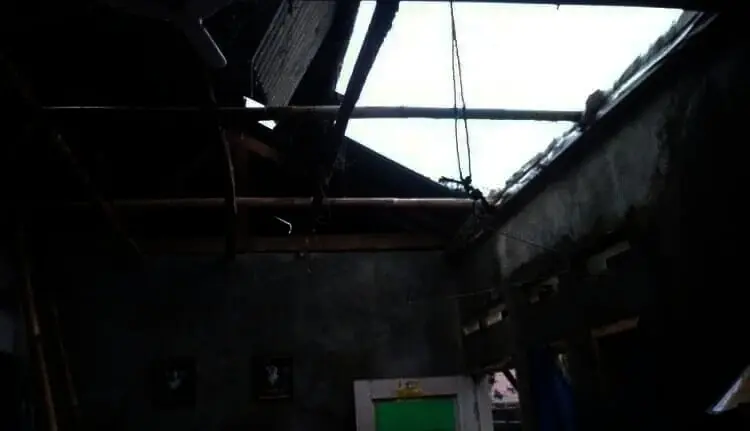 Diterjang Angin Kencang, 6 Rumah di Tunjung Teja Rusak