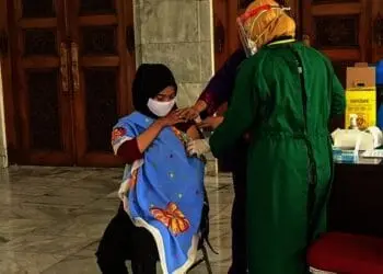 Banyak Nakes Alami Hipertensi, Vaksinasi Covid-19 Akhirnya Ditunda