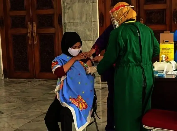 Banyak Nakes Alami Hipertensi, Vaksinasi Covid-19 Akhirnya Ditunda
