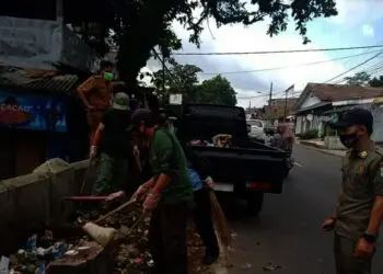 Sampah Liar Bikin Camat Karangtanjung Pandeglang Geram