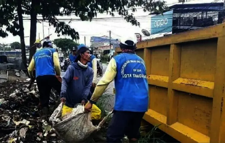 Cegah Banjir, Sampah Sungai di Wilayah Kota Tangerang Dibersihkan