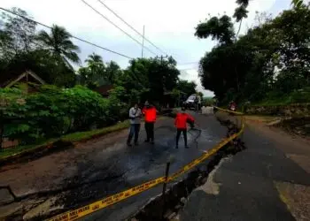 Jalan Amblas di Lebak Dipicu Mampetnya Saluran Air