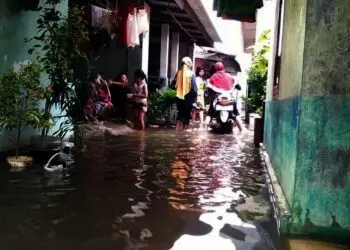 Terendam, Warga Benda Tangerang Minta Saluran Drainase Dibenahi