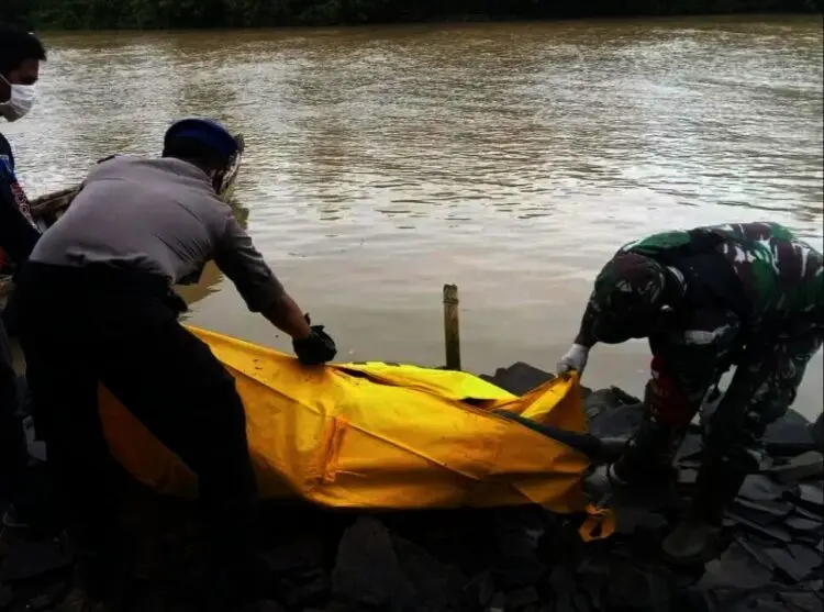 Pria Berkaos Pokja Wartawan Ditemukan Tewas Mengambang di Sungai