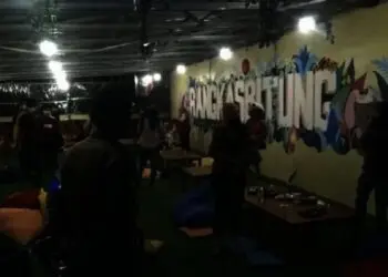 Santai di Kafe, Pengunjung Dibubarkan Paksa Petugas