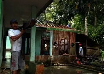 Sebuah Rumah Terbakar Diduga Akibat Korsleting Listrik