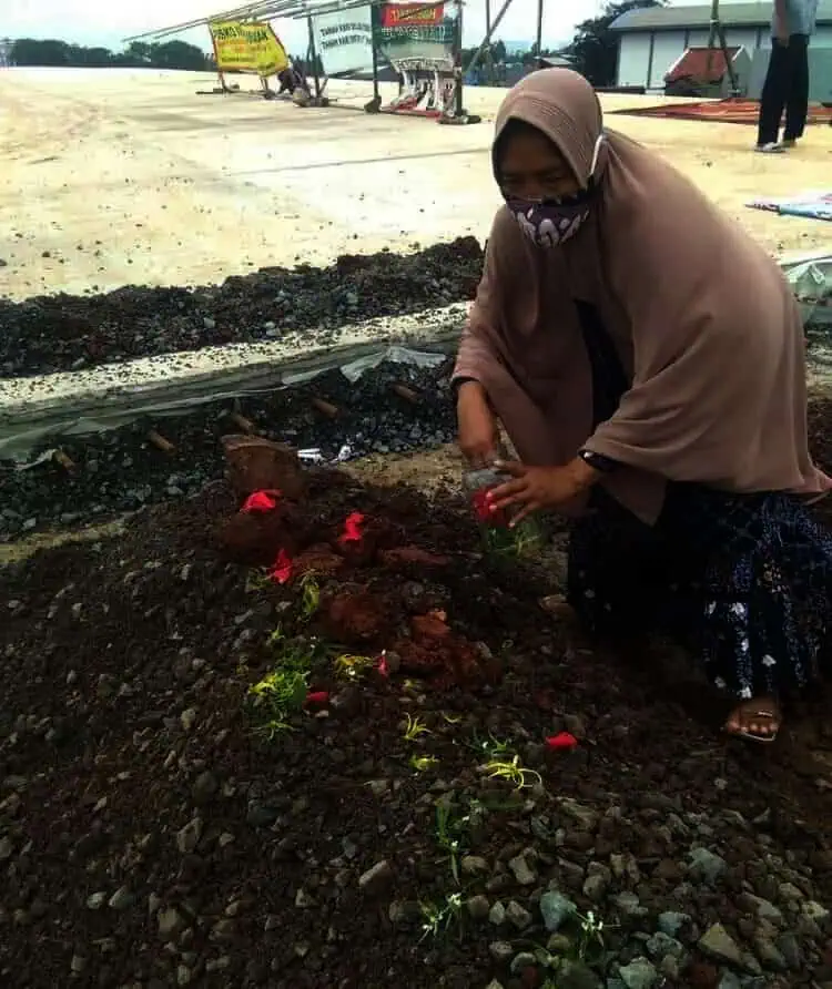 Gelar Teatrikal Buat Kuburan, Warga Ngotot Minta Rp 7 Juta Per Meter