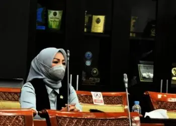 Adde Rosi Raih Penghargaan Inspiring Women