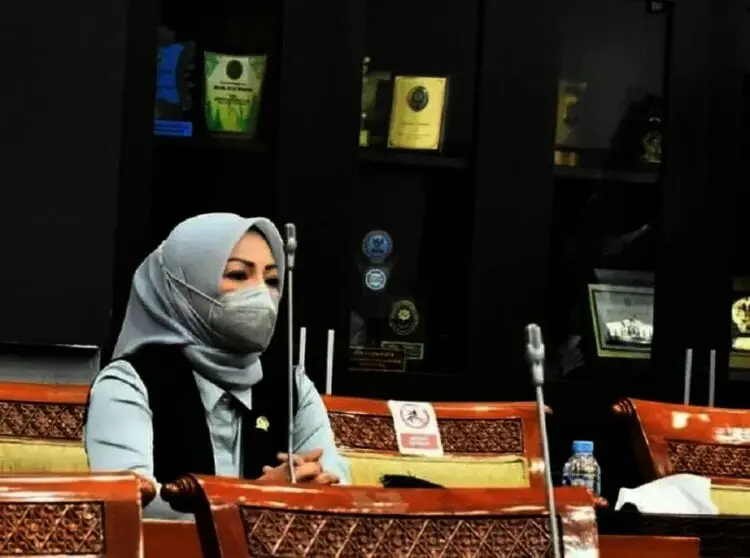 Adde Rosi Raih Penghargaan Inspiring Women