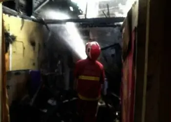 Satu Orang Tewas, Satu Koma, Masuk ke Dalam Rumah Yang Terbakar