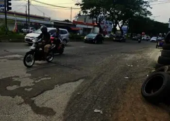 Warga Keluhkan Jalan Exit Tol BSD Rusak