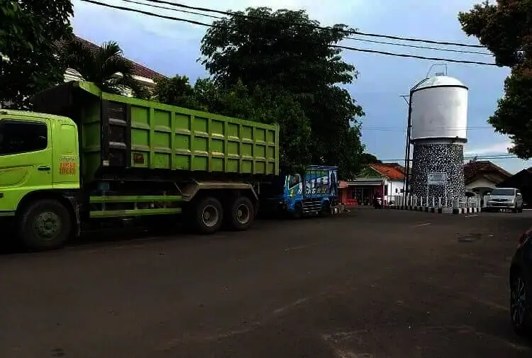 Parkir Sembarang Hilangkan Estetika KCB Menara Air Kab. Pandeglang