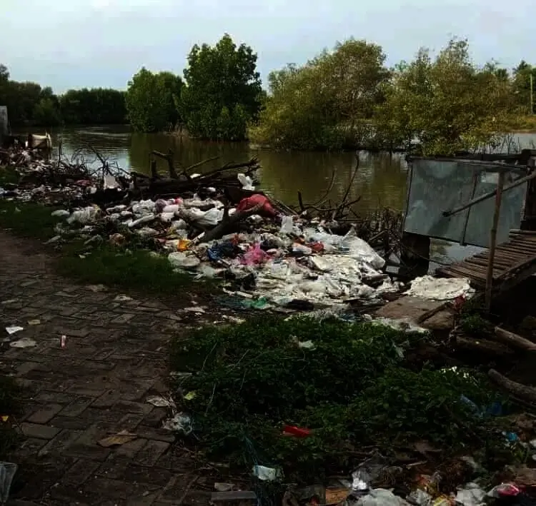 Sampah di Kalimati Ciujung Kabupaten Serang Tak Kunjung Ditangani