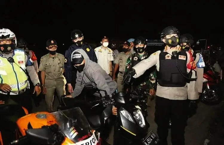 Operasi Cipta Kondisi, Bubarkan Bikers, Miras Ilegal Diamankan